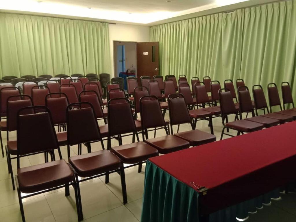 G Six Hotel Sitiawan Esterno foto