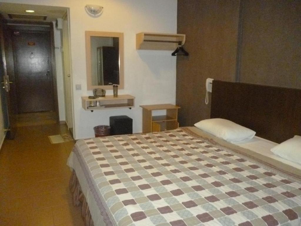 G Six Hotel Sitiawan Esterno foto
