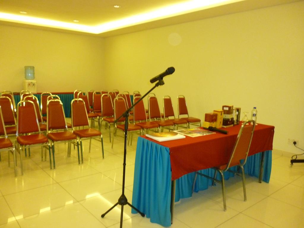 G Six Hotel Sitiawan Esterno foto