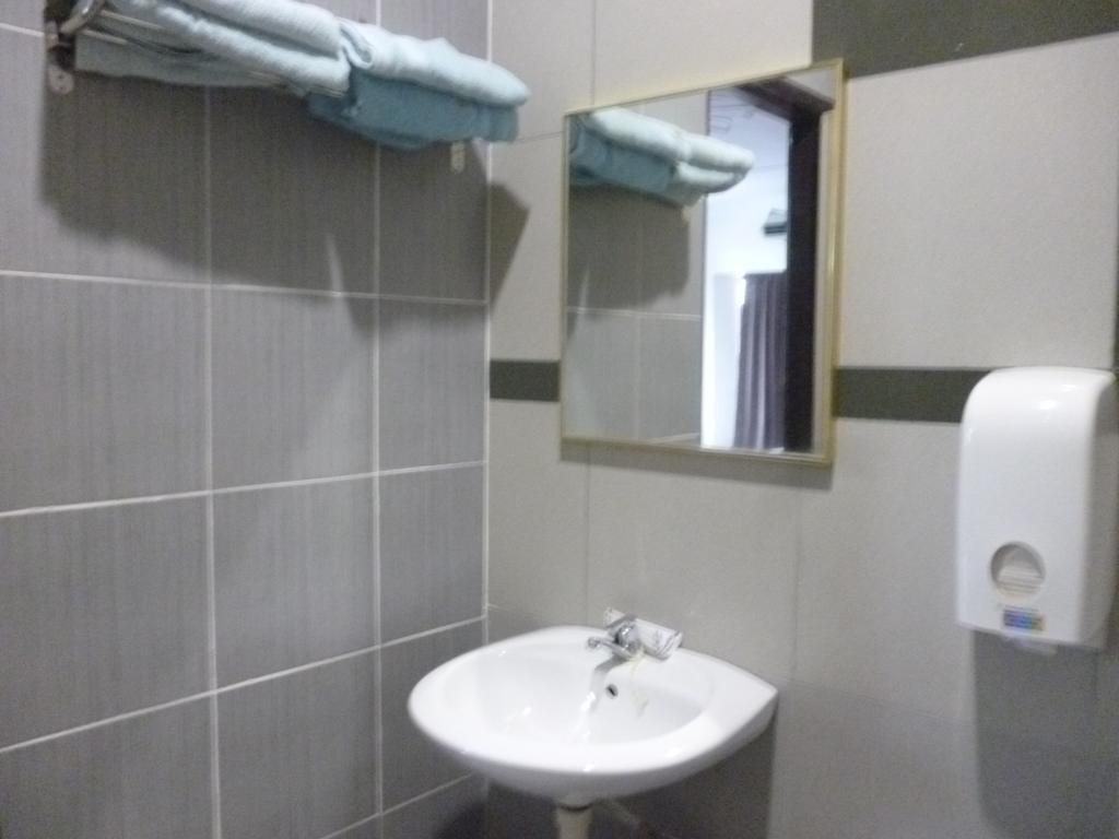 G Six Hotel Sitiawan Esterno foto