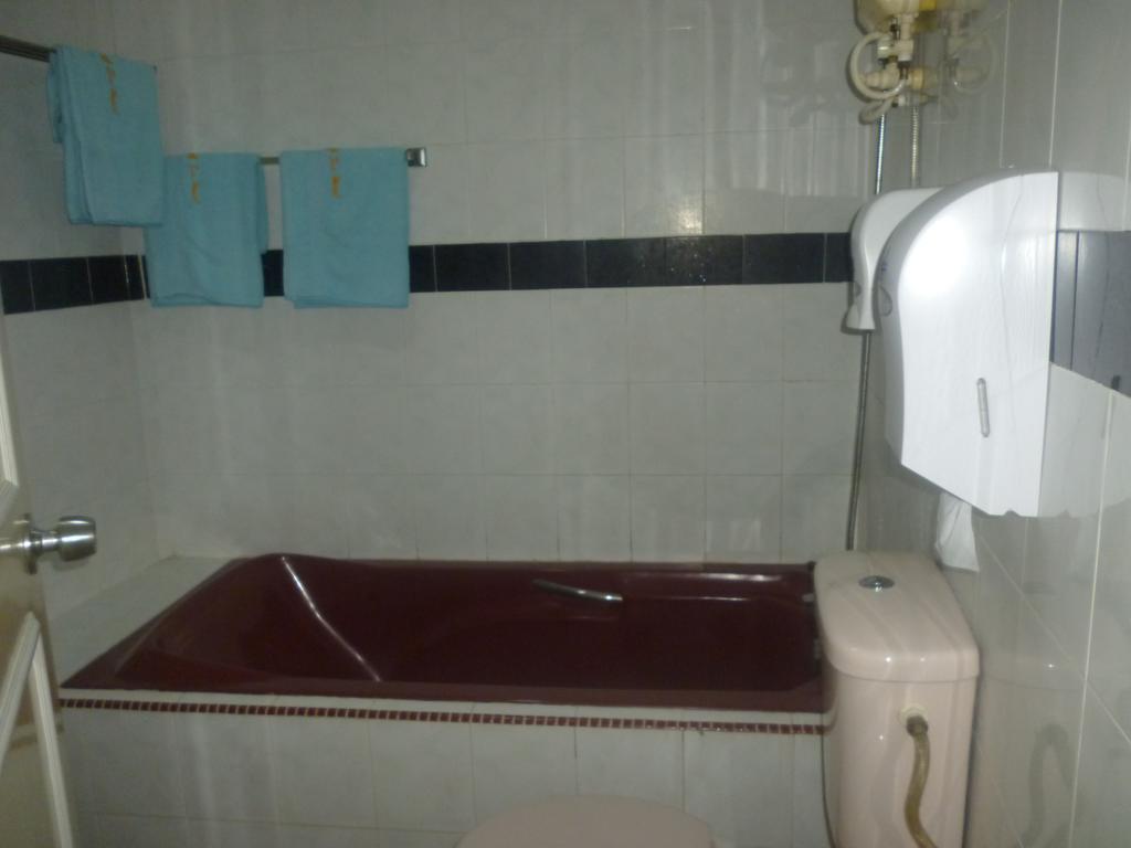 G Six Hotel Sitiawan Esterno foto