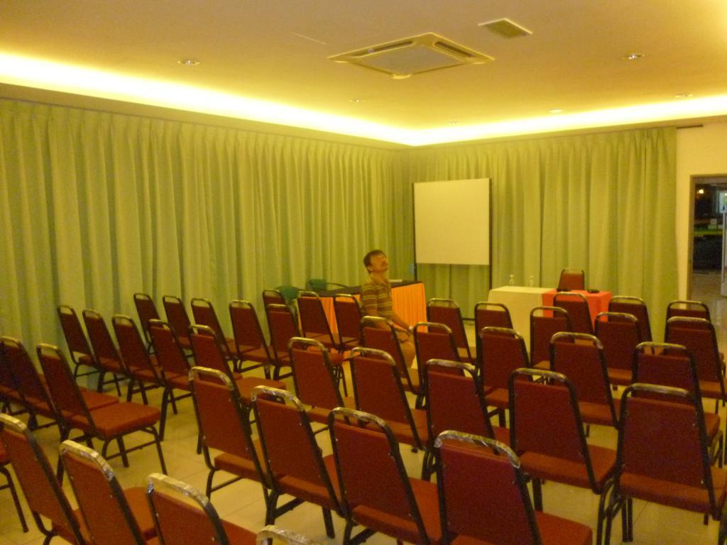 G Six Hotel Sitiawan Esterno foto